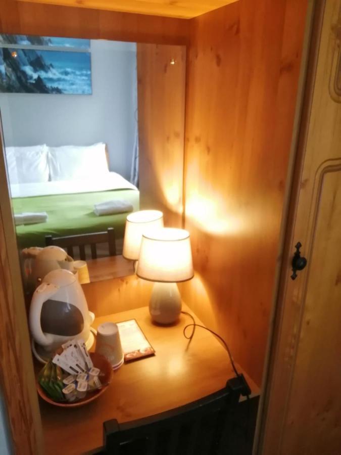 An File Economy Rooms Westport Eksteriør bilde